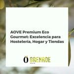 Botellas de AOVE premium ecológico en una cocina gourmet, rodeadas de alimentos frescos y utensilios de chef