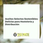 Botella de aceite de oliva premium con aceitunas frescas en cocina de restaurante, destacando sostenibilidad